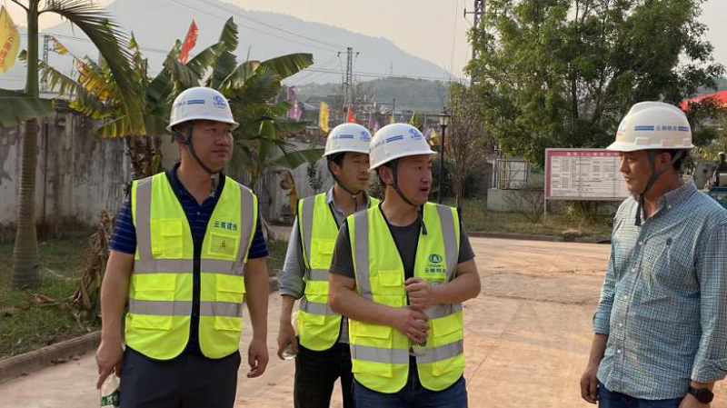 李榮峰、成聯(lián)斌到二直管景谷項(xiàng)目檢查指導(dǎo)工作.png