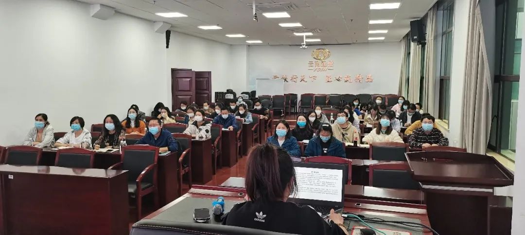 1653526885310090.jpg 2022-05-25-公司財(cái)務(wù)部開(kāi)展財(cái)務(wù)內(nèi)部培訓(xùn).jpg