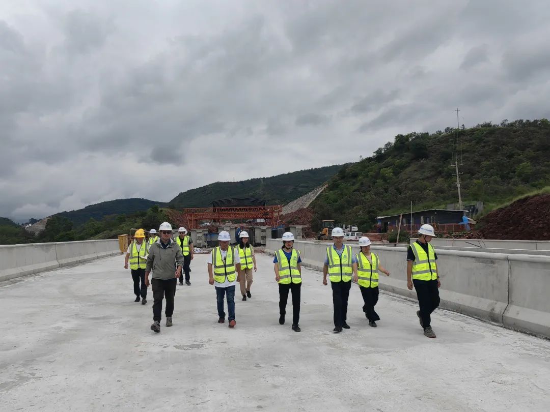 1659948351763763.jpg 張聯(lián)紅帶隊對永大項目進行安全綜合大檢查并開展“夏送清涼”慰問活動3.jpg