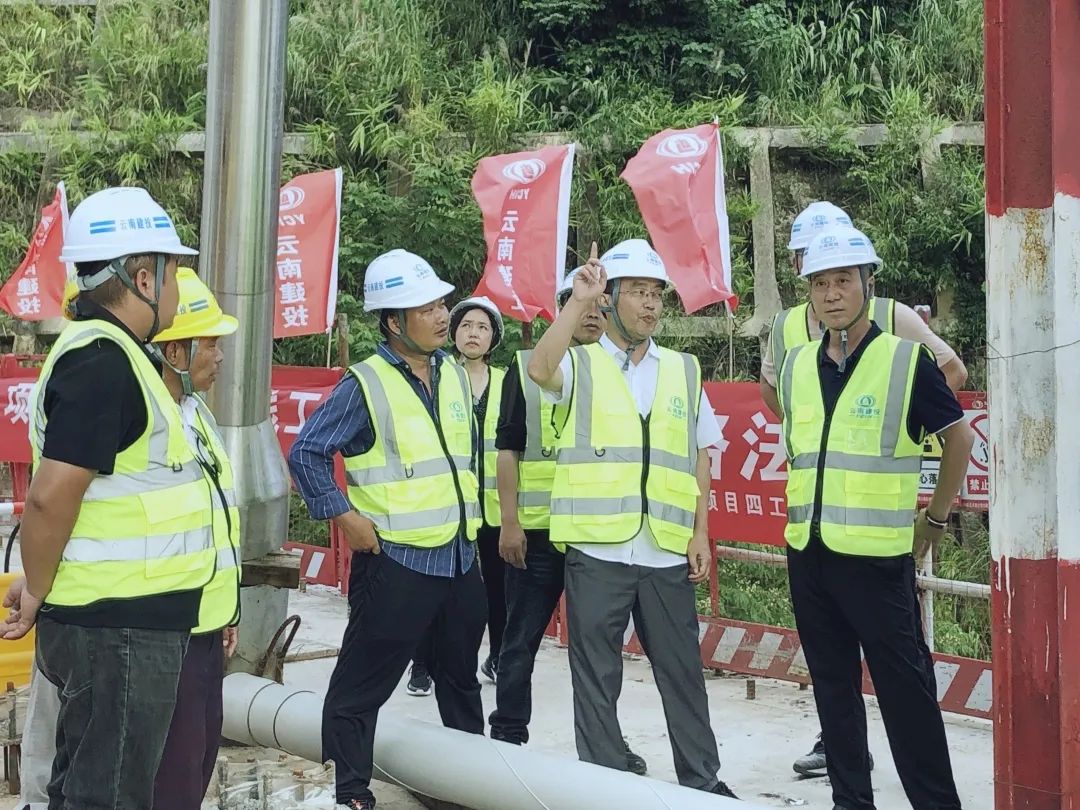1660613827228032.jpg 金光祥帶隊(duì)到景洪神秘谷大橋項(xiàng)目檢查指導(dǎo).jpg