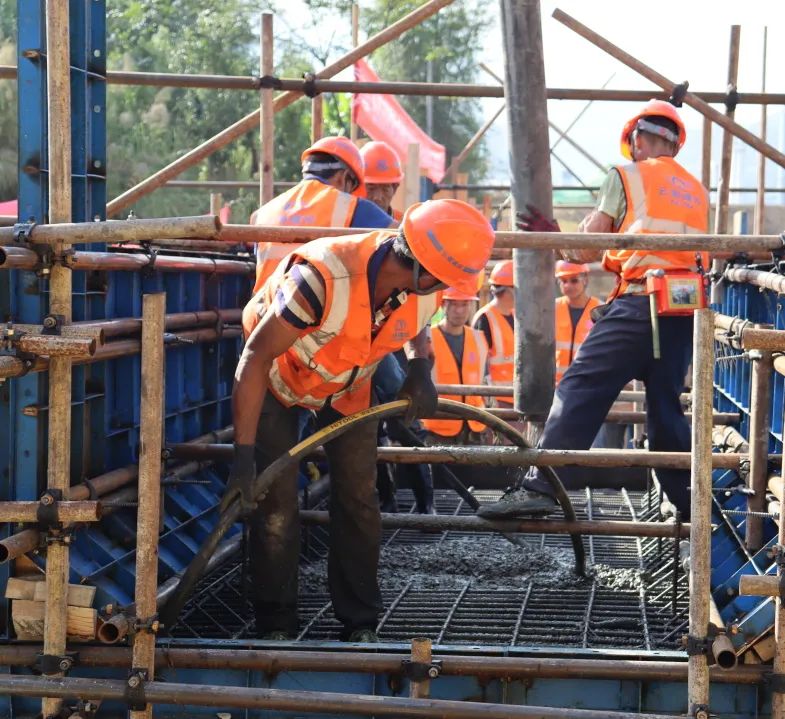 1667351286687770.jpg 2022-11-2-南云高速項(xiàng)目建設(shè)取得新進(jìn)展.jpg